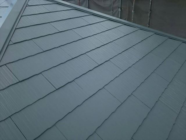 屋根の中塗り完了です。