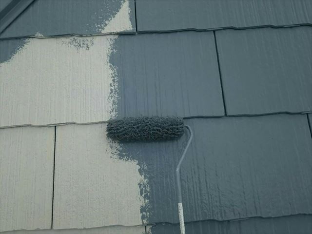屋根の中塗りです