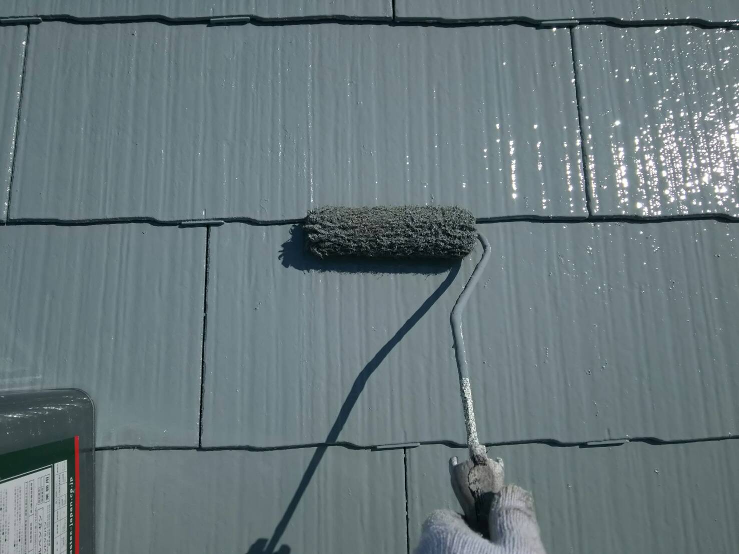 屋根の上塗りです。