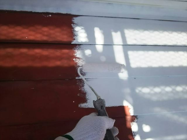 屋根の下塗りです。