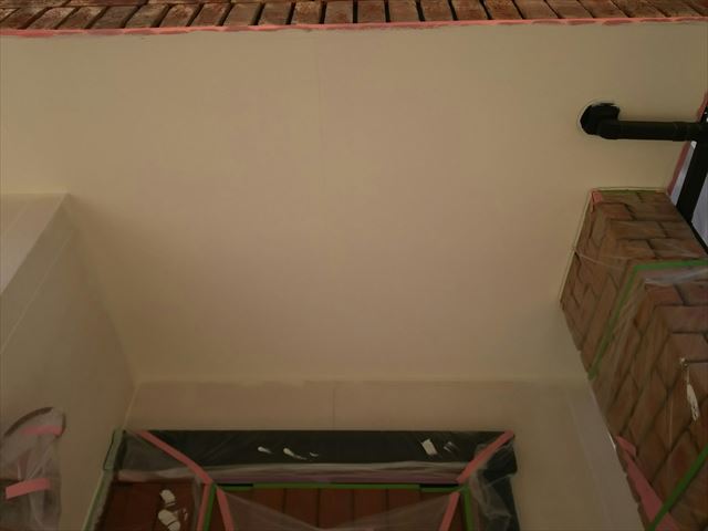 玄関天井の塗装です