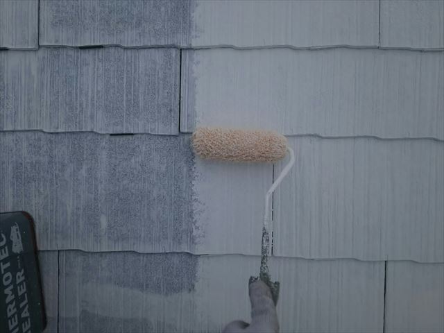 屋根の下塗り２回目塗装です