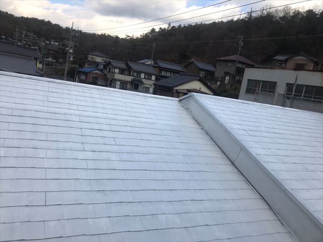 屋根の下塗り２回目、完了