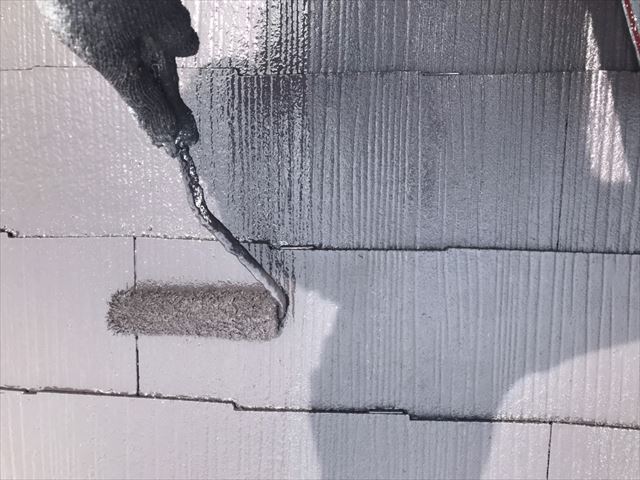 屋根の下塗り２回目塗装です