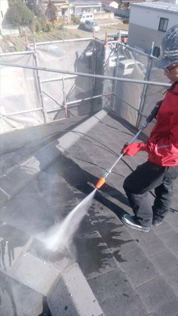 屋根の高圧水洗浄