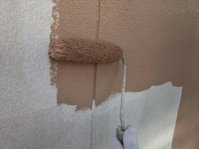 外壁の中塗り