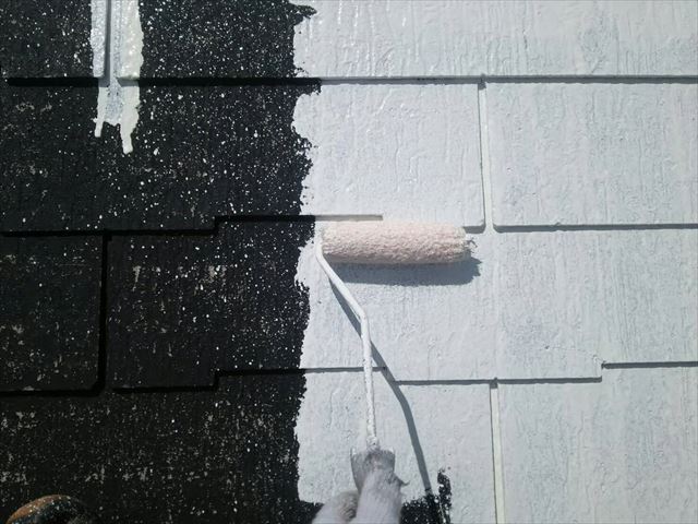 屋根の下塗り1回目