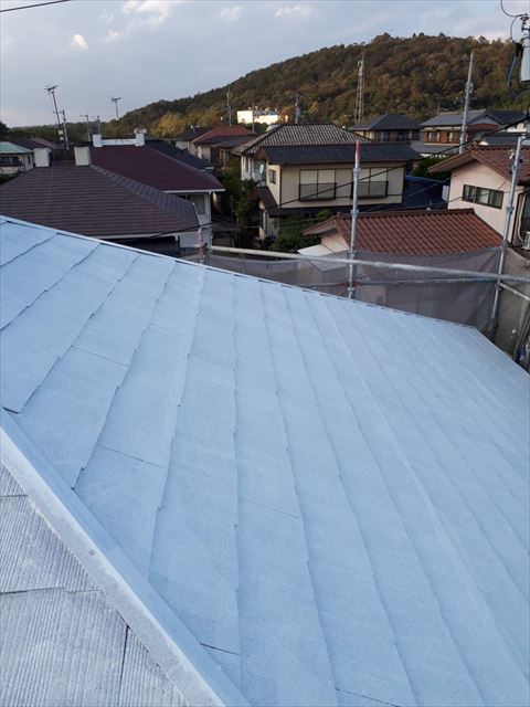 屋根の下塗り２回目完了です