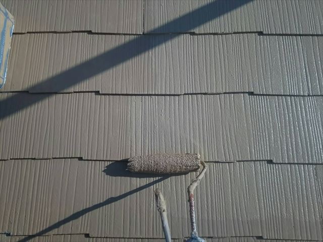 屋根の下塗り２回目です