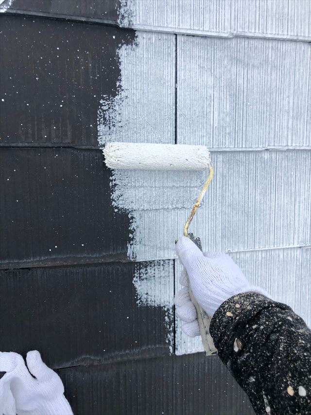 屋根の下塗り塗装です