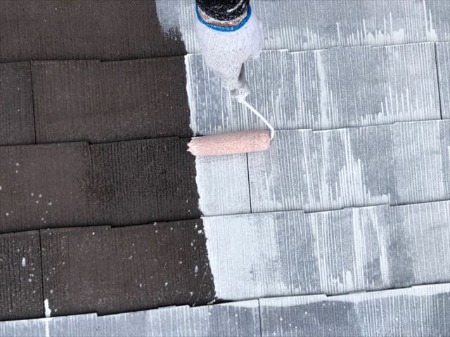 屋根の下塗り１回目塗装